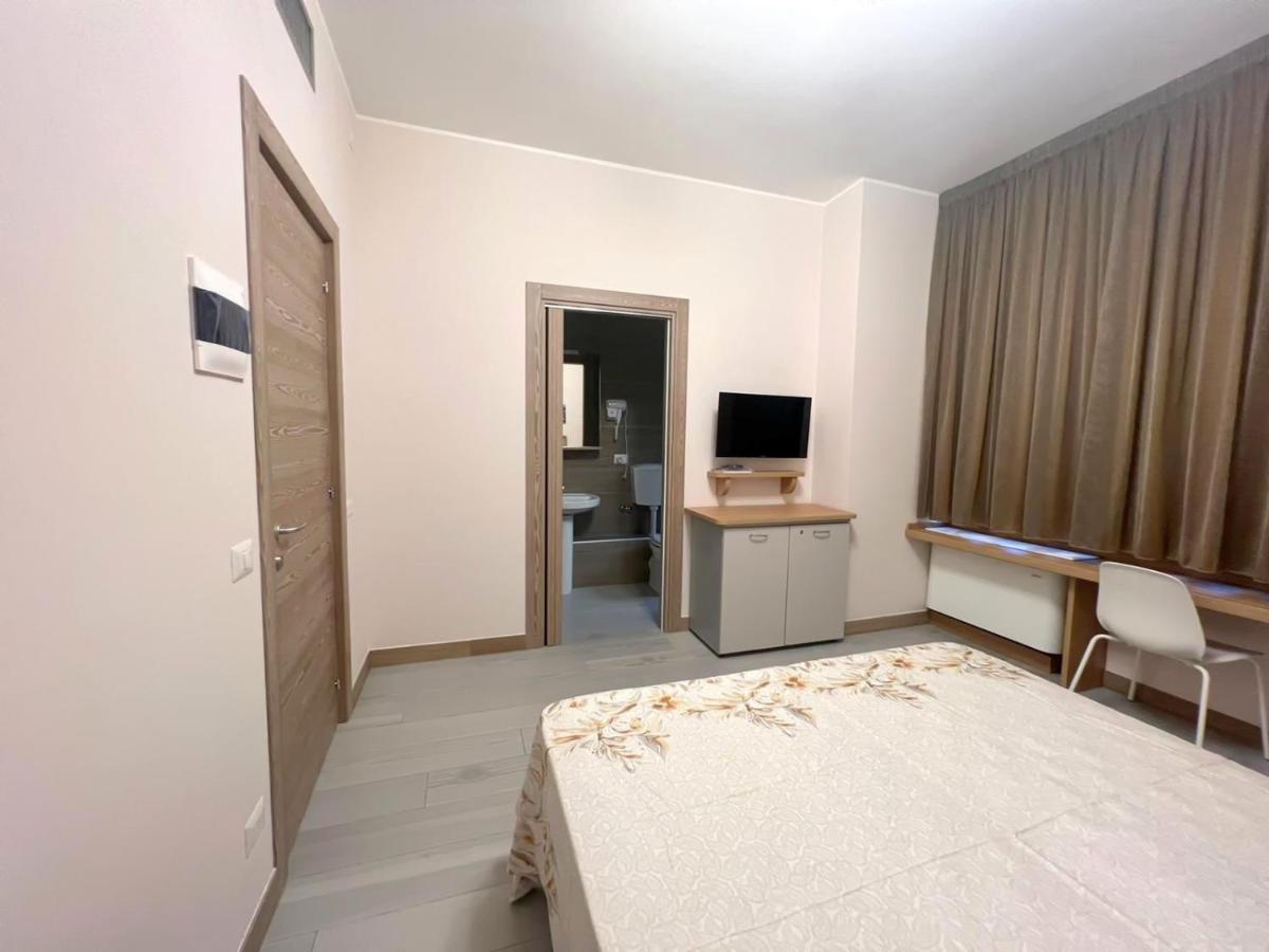 Sissi Comfort Rooms Foresteria Lombarda Монца Екстер'єр фото